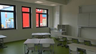 Die acht neuen Klassenzimmer sind bereits vollständig fertig eingerichtet und sollen noch zum Ende des laufenden Schuljahres genutzt werden.