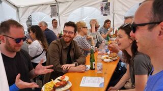 Radeln macht durstig und hungrig. Die Neubürger sind nach der Tour mit Bürgermeister Nils Drescher eingeladen.