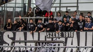 Auf die Unterstützung Sandhäuser Fans – hier beim Auswärtsspiel in Braunschweig – hofft Trainer Gerhard Kleppinger im wichtigen Heimspiel gegen Rostock.