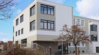 Für die Betreuung der Schüler der Albert-Schweitzer-Schule braucht die Gemeinde künftig mehr Kapazitäten – sowohl räumlich als auch personell.
