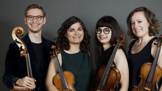 Ein exquisites Programm mit Werken von Wolfgang Amadeus Mozart, Fanny Hensel, Anton Arenskij, Joseph Jongen und Alberto Ginastera spielt das Chaos String Quartet.