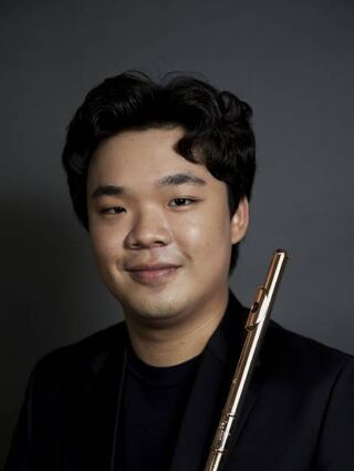 Yubeen Kim unterstützt das Chaos String Quartet mit der Flöte.