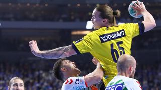 Lukas Nilsson (am Ball) wird wie hier im Pokalfinale seine aktuell gute Form unter Beweis stellen müssen.