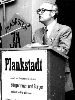 Plankstadts Bürgermeister Werner Weick unterstreicht im Adler-Saal die Notwendigkeit der Selbständigkeit.