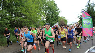 Hoch motiviert starten die Läufer beim Zehn-Kilometer-Lauf.
