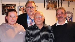 Die SCG stellt sich komplett neu auf: Der geschäftsführende Vorstand der Schwetzinger Carneval-Gesellschaft ist nach den Wahlen bei der Hauptversammlung in der Narrenstube neu besetzt mit der Schriftführerin Stefanie Flaccavento (v. l.), dem stellvertretenden Vorsitzenden Peter Pfau, Klaus-Peter Münch als neuem Vorstand und dem neugewählten Präsidenten Norman Gref.