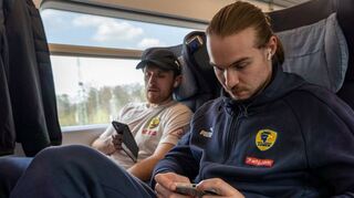 Zu ausgewählten Auswärtsspielen reisen die Rhein-Neckar Löwen – unser Bild zeigt Albin Lagergren (links) und Lukas Nilsson – mit dem Zug.