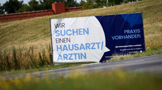 Ähnlich wie auf diesem Symbolbild könnte es auch in nicht allzu ferner Zukunft in Reilingen aussehen, denn der Hausarztversorgung im ganzen Land droht wegen fehlendem Nachwuchs eine große Lücke.