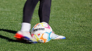 Symbolfoto: Es geht noch mal rund in den Fußball-Ligen.