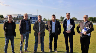 Waren sich einig, dass eine tolle Anlage entstanden ist (v. l.): der zweite Vorsitzende des FVB Lothar Greulich, Bauamtsleiter Reiner Haas, sein Stellvertreter Dirk Vehrenkamp, Jens Gredel (FW) für den Gemeinderat, Bürgermeister Dr. Ralf Göck und Abteilungsleiter Stefan Hoffmann.