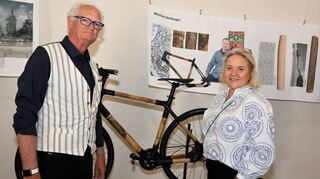 Rolf Kienle im Gespräch mit Sabine Arndt: Bei der Ausstellung können sich Besucher direkt mit den Organisatoren und Künstlern austauschen.