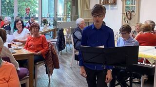 Die Zwillinge Janis und Laurin Stieger begeistern und unterhalten das Publikum auf hohem musikalischem Niveau.