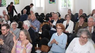 Gern folgte das Publikum, in dem sich zahlreiche Schwetzinger Honoratioren befanden, den Ausführungen zum freudigen Ereignis und den musikalischen Einlagen aus der Zeit der Hofmusikerfamilie Ziwny.