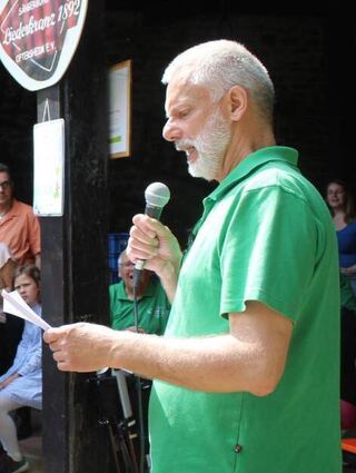 Vorsitzender Thomas Widenka moderiert die Veranstaltung