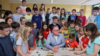 Dieser Teil der Zeitung ist in Hockenheim bearbeitet worden: Redakteur Matthias Mühleisen erklärt der 4 a und 4 c Details.
