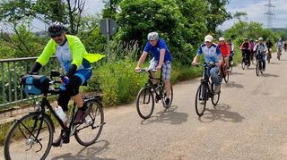 Bei bestem Radlerwetter geht’s für den Tross unter RSV-Führung von Schwetzingen nach Speyer und zurück.