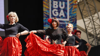 „Weltreise mit einem Traumschiff“ heißt die Show des Awo-Ballets, die sie auf der Buga aufführten.