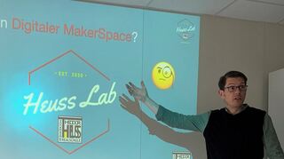 Manuel Altenkirch bei seinem Vortrag zum „Maker-Space-Konzept“ der THRS. Hier wird Digitales gezielt eingesetzt.