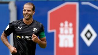 Ende Juni 2020 schießt Dennis Diekmeier am 34. Spieltag gegen den Hamburger SV das 1:5 für den SV Sandhausen. Schon damals glaubt der ehemalige HSVler an den Aufstieg des Clubs, für den er von 2010 bis 2018 insgesamt 173-mal auflief.