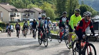 Gut gelaunt bei Sonnenschein: Die Gruppe durchquert die schöne Stadt Saverne.
