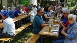 Das Gelände der Siedlergemeinschaft ist aufgrund des Zustandes des Forstes zum ersten und vielleicht letzten Mal Ausweichquartier für das Waldfest des Musikvereins.