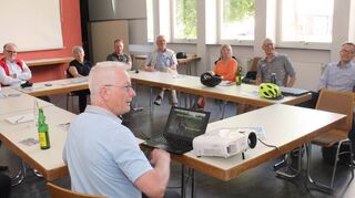 Dr. Uwe Reichert berichtet beim „Radeltreff“ über einen Urlaub mit dem Fahrrad, den er und seine Frau in Skandinavien absolviert haben – wo die Infrastruktur dafür sehr viel geeigneter sei.
