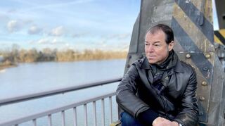 Horst Eckert, der „Großmeister des Politthrillers“ stellt in der Brühler Gemeindebücherei bei einer Lesung seinen spannenden Politthriller „Die Macht der Wölfe“ vor.