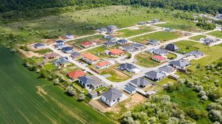 Neubausiedlung in Sachsen-Anhalt. Bis zu gewissen Einkommensgrenzen sollen Familien beim Neubau oder Kauf günstige Kredite in Anspruch nehmen können.