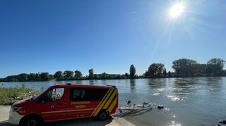 Die Feuerwehr Brühl ist am Mittwoch mit der Speyerer Wehr im Einsatz am Rhein.
