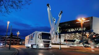 mid Groß-Gerau - Mit dem speziell konzipierten "Heritage Truck" besucht Porsche Fans und Interessierte auch in ihren Heimatländern.