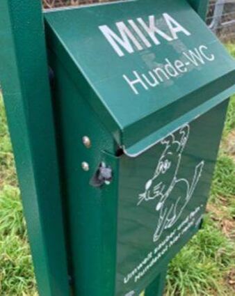 Hier können Hundebesitzer Tüten zur Entsorgung bekommen.