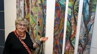Ursula Mehler ist mit ihrer Kunst zum fünften Mal im Alten Bahnhof zu Gast und noch immer haben ihre Werke nichts von ihrer Faszination verloren.