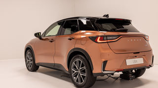 mid Mailand - Der LBX kommt als 1,5 Liter Vollhybrid.