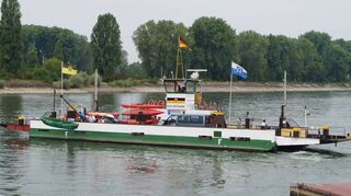 Die Kollerfähre verbindet die beiden Brühler Gemarkungsteile rechts und links des Rheins seit rund zwei Jahrhunderten. Die aktuelle Fähre wurde 1954 als freifah-rendes Motorschiff vom Land in Dienst gestellt.