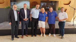 Unternehmensberater Christoph Dyckerhoff (v. l.), Oberbürgermeister Marcus Zeitler, Geschäftsführer des Wurstherstellers Cornelius Peter Cornelius, HMV-Geschäftsführerin Birgit Rechlin, Stadthallenleiter Rainer Weiglein und Boris Schmitt von der Metropolregion Rhein-Neckar gemeinsam beim „Come Together“ auf der Buga.