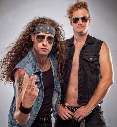 „Mit ohne Strom“ Tobias Alt und Thomas Winckler stehen wohl auch beim nächsten Mal wieder in Wacken auf der Bühne – mit dem neuen Song.