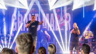 Der Auftritt der bekannten Party-Band „Grand Malör“ macht die Party zu einem heißen und stimmungsvollen Abend.