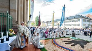 Der Abschluss der Fronleinman-Prozession vor dem Dom