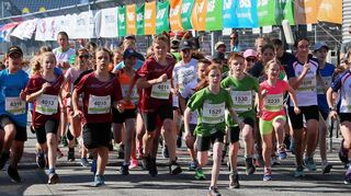 Beim Junior-Laufcup geben die Kinder und Teenager auf der 2,1 Kilometer langen Strecke alles.