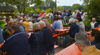 Als nächstes großes Fest in der Gemeinde findet beim Bootshaus des Wassersportvereins das Sommerfest statt. In der idyllischen Atmosphäre direkt am Rhein ist dann auch ein Feldgottesdienst geplant.