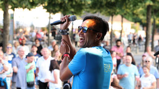 Eine Granate in Sachen Entertainment: "Athi.rocks" - Athi Sananikone.