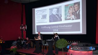 Das SWR4-Duo Doris Steinbeißer (auch im Vorstand des Central) und Eberhard Reuß erzählen die Ketscher Kino-Geschichte im „Kurpälzisch fer Neigeplackte“-Format. Anlass dazu war die 60-Jahre-Feier im Jahr 2018.