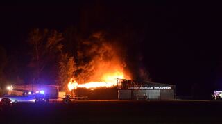 Ein Hangar des Sportfliegerclubs in Hockenheim ist am Sonntagabend abgebrannt.