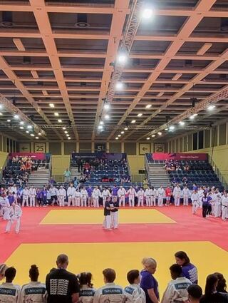 Auch in den Hallen - wie hier beim Judo – ist die Stimmung ausgezeichnet.