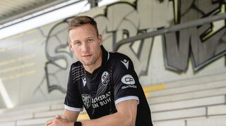 Abwehrspieler Tim Knipping hat erneut beim SV Sandhausen einen Vertrag unterschrieben.