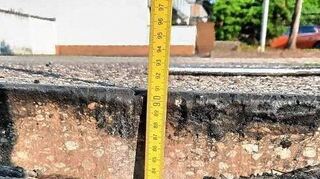 In der Straße „Am Waldfrieden“ hatte sich im Mai die Fahrbahn mehrere Zentimeter abgesenkt.