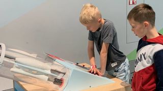 Schauen, staunen und ausprobieren: Den Viertklässlern aus Plankstadt wurde es auf der Experimenta keine Sekunde langweilig, im Gegenteil, die Zeit war viel zu kurz.