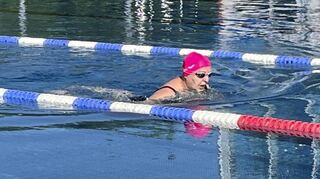 Bei 20 Grad Celsius im kühlem Nass schwimmt Ilse Schacherer normalerweise ihre 1500 Meter, doch nun ist das Sportbeckenwegen wegen der Sanierung gesperrt.