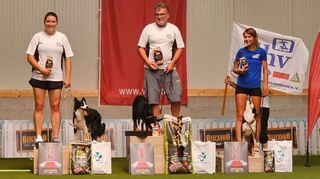 Die einzigen von 29 Teams, die bei beiden Läufen fehlerfrei blieben: Joachim Bucher lässt sich mit „Sunny“ als deutscher Meister feiern.