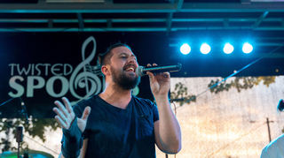 „Das Leben – Freude und Leid“ wird Sänger Stefan Röger sein neues Soloalbum nennen.